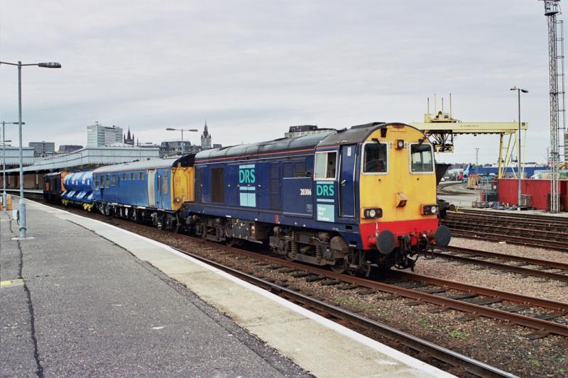 20306 and 20309 6Z06 Aberdeen - Carstairs departing Aberdeen: 20306 and 20309 6Z06 Aberdeen - Carstairs departing Aberdeen on 17th June 2005 with a weedkiller train Photo of 20306 and 20309 6Z06 Aberdeen - Carstairs departing Aberdeen