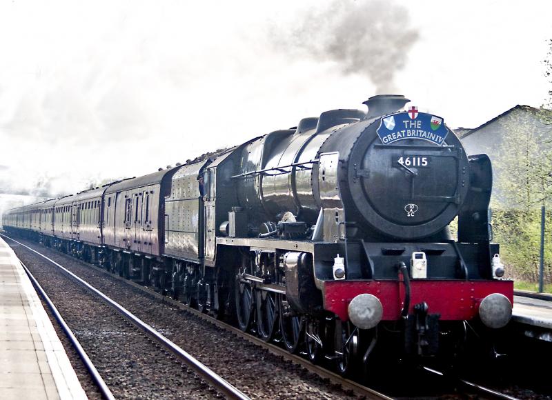 46115 Scots Guardsman: Passing through Howwood on 21st April 2011 Photo of 46115 Scots Guardsman