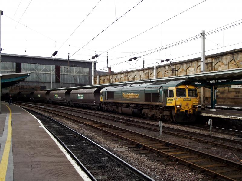 66509: Freightliner 66509 arrives at Carlisle for a crew change, on a working from Killoch to Drax power station on Saturday 5th Januray 2013. Photo of 66509
