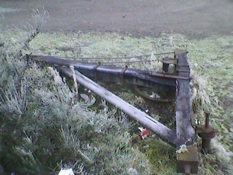 Old Crane Left to Rot At Dingwall Station : Photo of Old Crane Left to Rot At Dingwall Station
