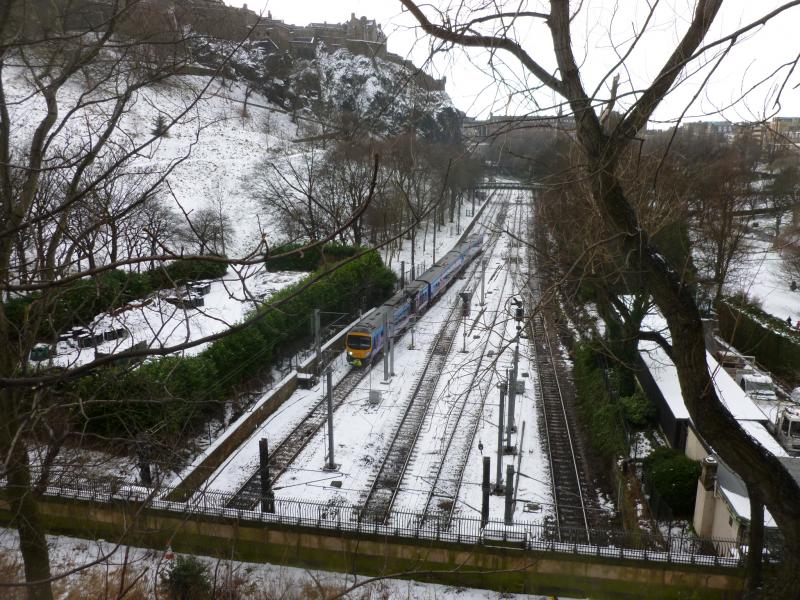 P1010445.JPG: snowy approach to Edinburgh Waverley Photo of P1010445.JPG