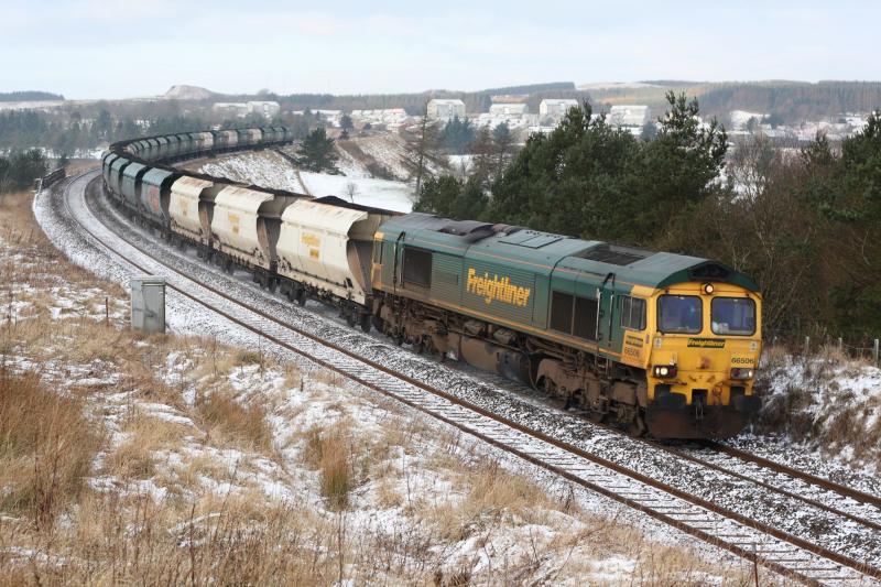 6z31: 6z31 - 66506 Ravenstruther - Cockenzie PS with loaded coal passing Fauldhouse curve in poor weather conditions. Saturday 19/1/2013 @ 10.33 Photo of 6z31