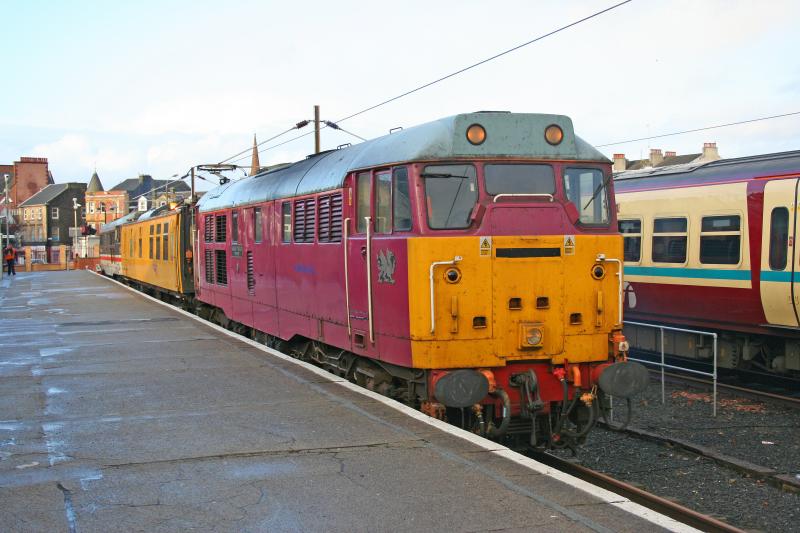 Largs Peds: 31601 and 31454 at Largs on the MENTOR test train Photo of Largs Peds