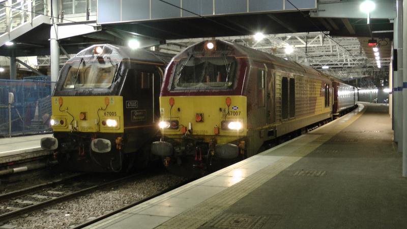 67005 67007 Edinburgh Waverley 21/01/12: Photo of 67005 67007 Edinburgh Waverley 21/01/12