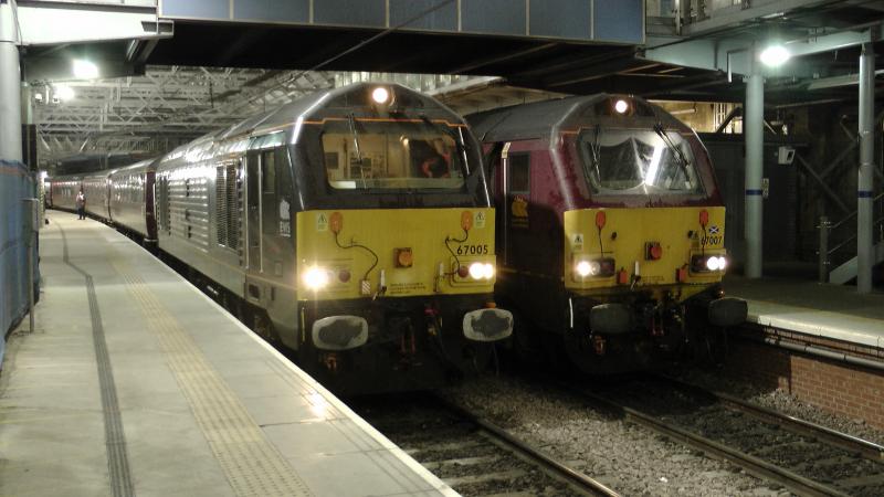 67005 67007 Edinburgh Waverley 21/01/12: Photo of 67005 67007 Edinburgh Waverley 21/01/12