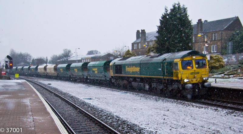 Not quite what I hoped for: Auto focus on a snow flake produces the following result of 66597 6C07 Longannet - Ravenstruther empty coal working through Larbert 25/01/2013 Photo of Not quite what I hoped for