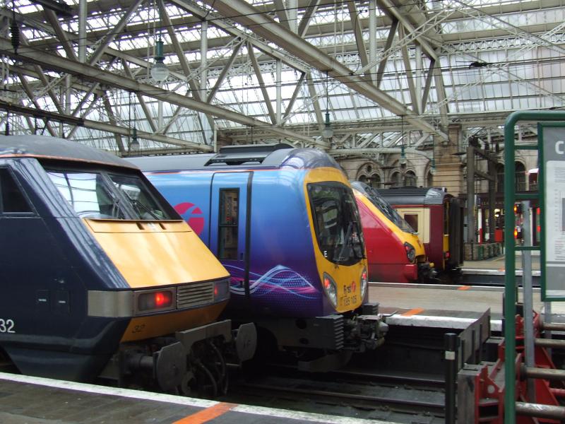 Line Up At Central.jpg: Line up of 91, 185, 221 & 156 at Glasgow Central on 23rd January 08 Photo of Line Up At Central.jpg