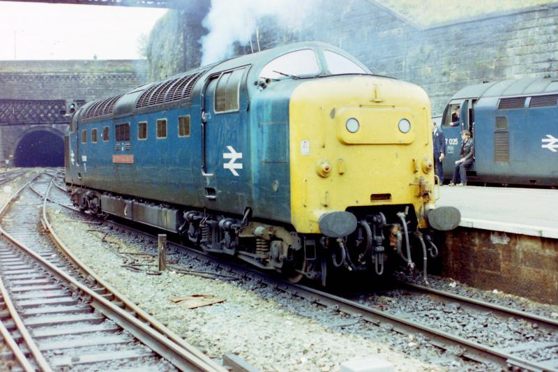 55016 - 1200 Scarboro - Glasgow at Queen Street - 25th July 1981: Only 2 bashers on this train. John SMith (coco) and me. Photo of 55016 - 1200 Scarboro - Glasgow at Queen Street - 25th July 1981