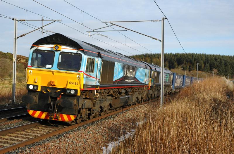 66434 66426 Cartland: 66434 and 66426 bring the Daventry-Mossend Tescoliner north at Cartland on Friday 8th February 2013. Photo of 66434 66426 Cartland