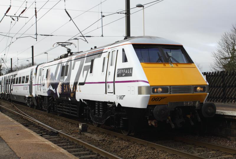 Skyfall : Renumbered 91007 coasts through Morpeth 16/2/13 working 1Z07 to Edinburgh Photo of Skyfall