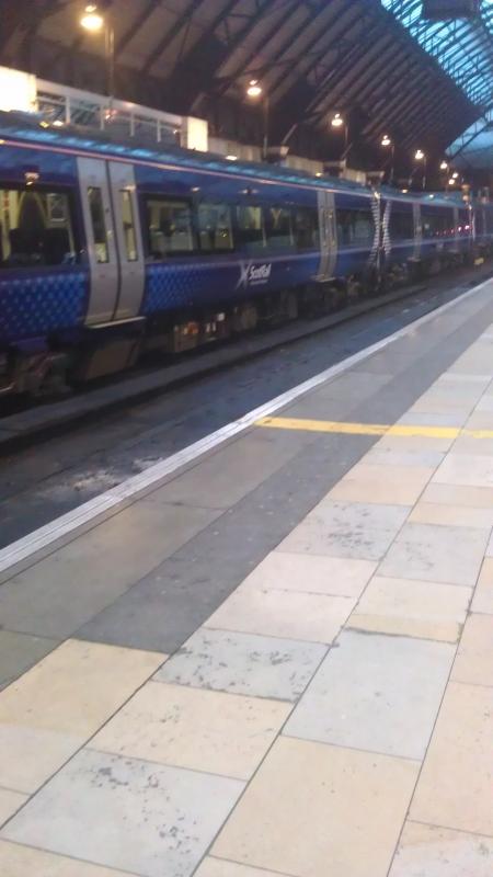 170394: 170394 on platform 2 at glasgow queen street Photo of 170394