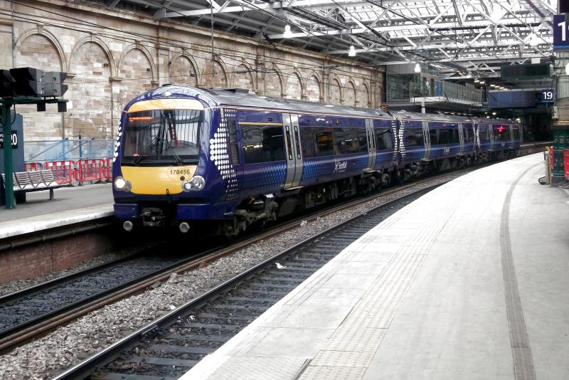 Photo of 170456 at Edinburgh Waverley