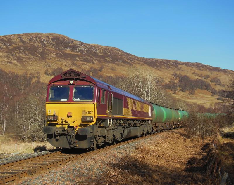 66107 6Y15 26/02/13: 66107 on 6Y15 Mossend to Fort William train of fuel oil tanks near Tulloch Photo of 66107 6Y15 26/02/13
