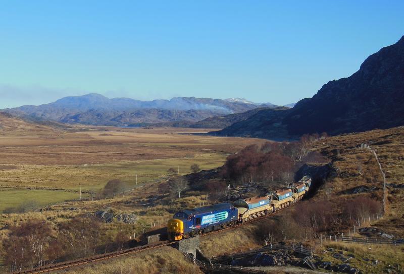 37419 6K60 Kinloid 26/02/13: 37419 passes Kinloid having just done a ballast drop while working from Mallaig to Fort William Photo of 37419 6K60 Kinloid 26/02/13