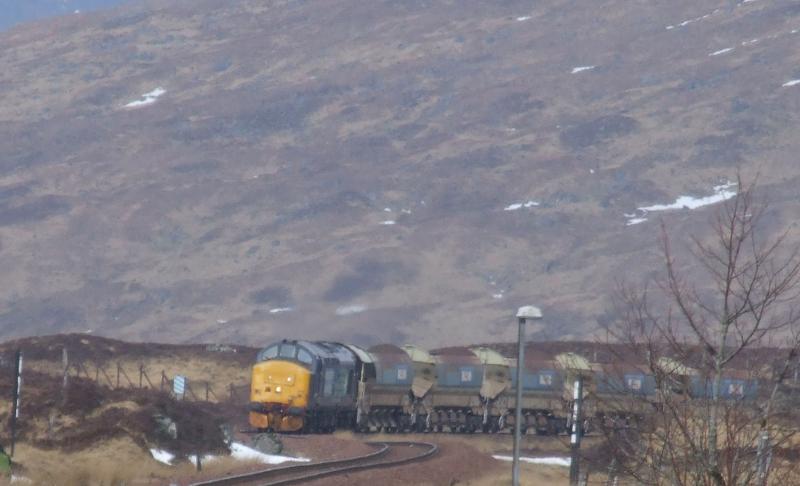 37419 approaches Corrour Summit with 6K61.: 37419 approaches Corrour Summit with 6K61. Photo of 37419 approaches Corrour Summit with 6K61.