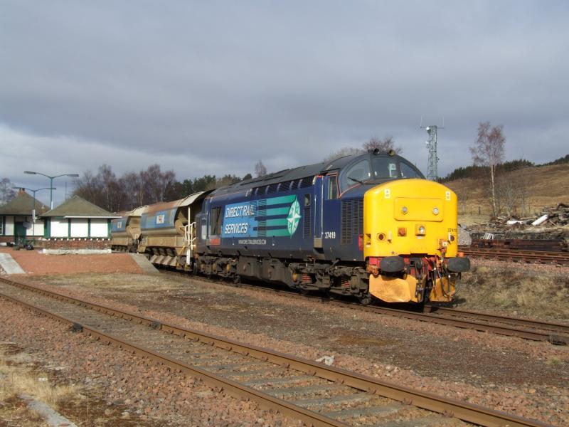 37419 sits in the sun at Bridge of Orchy.: 37419 sits in the sun at Bridge of Orchy. Photo of 37419 sits in the sun at Bridge of Orchy.