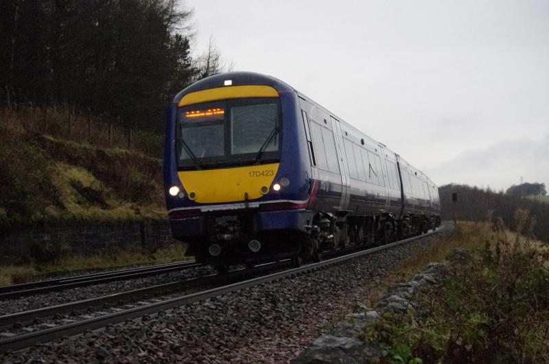 170423: 170423 at Whitecross heading for Edinburgh. 21.12.12. Photo of 170423