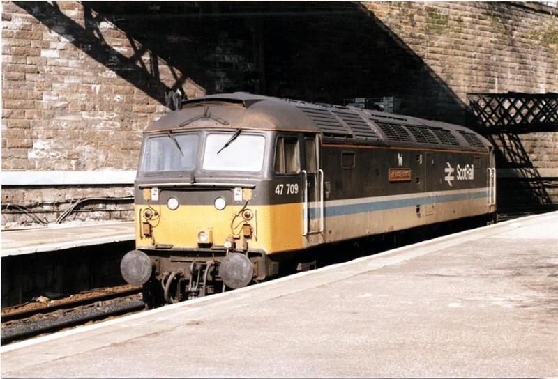 47709: 47709 awaits its next duty at Queen St. Photo of 47709