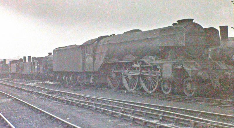 60077?: I found this negative among my unprinted photos. There are Caley locos in the background but where is it? Photo of 60077?