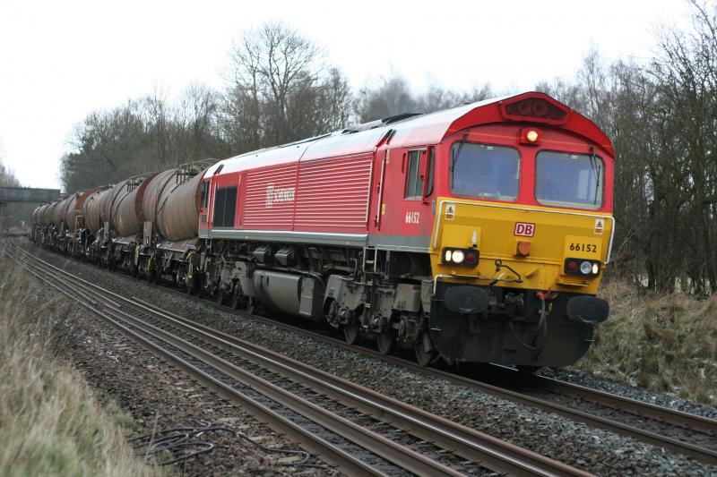 Pink shed: Pink 66152 6A32 Mossend-Aberdeenn @ Plean Photo of Pink shed