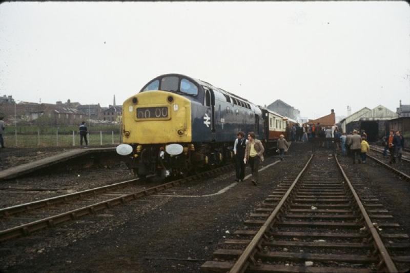 Last Train: The last train ever to stop at Dunfermline Upper, an SRPS Railtour to Fraserburgh sits at the platform behind a Class 40. Anyone recognise anyone? Photo of Last Train