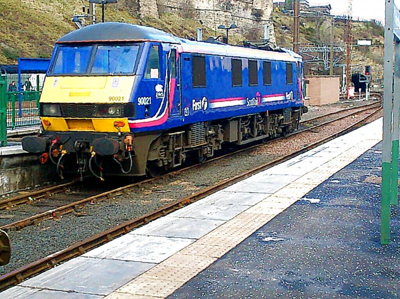 90021 at Edinburgh Waverley: Still wearing the First ScotRail Caledonian Sleeper livery. 90021 waits at Waverley for its next turn of duty on Saturday 30th March 2013. Photo of 90021 at Edinburgh Waverley