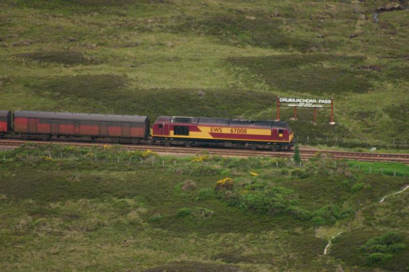 67008 at Druimuachdar: 67008 goes over the top with 1H03 0607 Mossend to Inverness parcels on 6/7/2006. Taken from a couple of hundred feet up the hill on the opposite side. Photo of 67008 at Druimuachdar