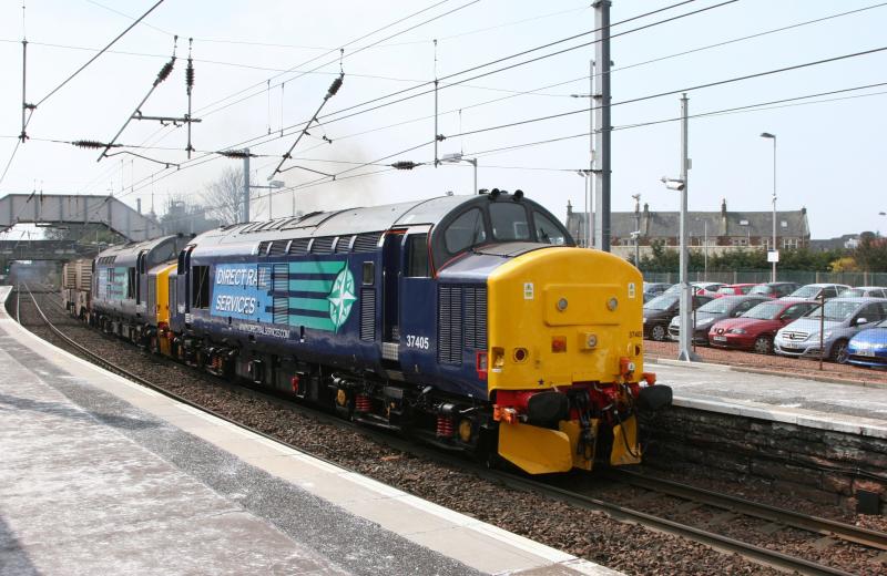 37405 & 37402 Flasks: 37405 & 37402 pass Kilwinning with 6M22 Hunterston to Sellafield Photo of 37405 & 37402 Flasks