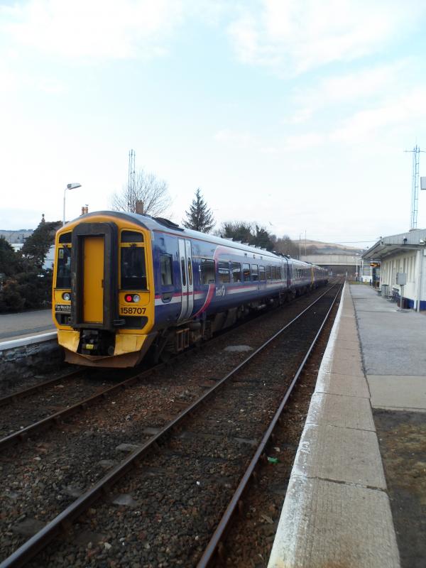 17:54 Combined Service To Wick And Kyle of Lochalsh splits. : Photo of 17:54 Combined Service To Wick And Kyle of Lochalsh splits.
