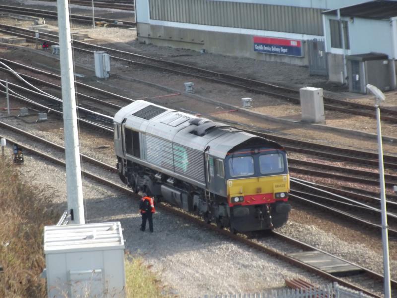66 423: 66 423 runs round the southbound Aberdeen to Grangemouth, Monday 15th April Photo of 66 423