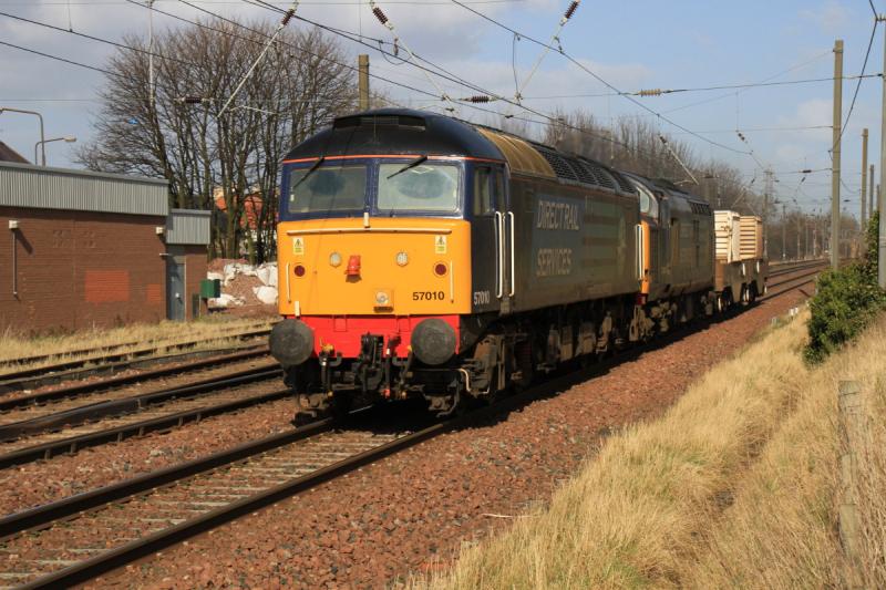 6M50 approaching Prestonpans: 57010 + 37608 on 6M50 15.12 Torness to Carlisle via Grantshouse approaching Prestonpans Stn on 16/04/2013 Photo of 6M50 approaching Prestonpans