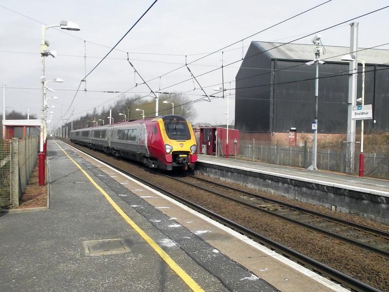 Diverted 221 at Shieldmuir: 07/APR/2013
221*** flies through Shieldmuir with 1M54, the diverted 10:17 Edinburgh - Birmingham New St. Photo of Diverted 221 at Shieldmuir