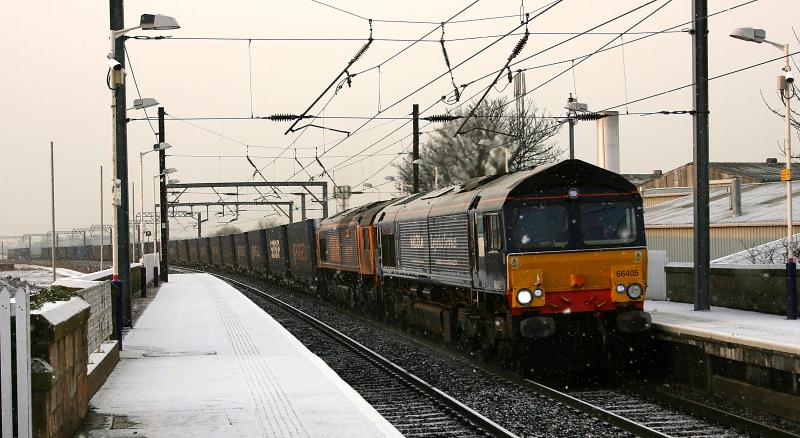 66405 & 66717: 66405 & 66717 (on hire to DRS) catch the tail end of a blizzard as they pass through Prestonpans on 03.01.08, with the diverted 4M34 Coatbridge - Daventry intermodal. Photo of 66405 & 66717