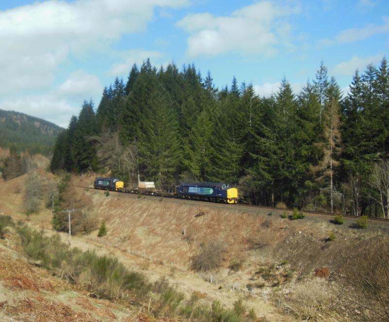 37218 37194 6S99 150413 Dunkeld: Photo of 37218 37194 6S99 150413 Dunkeld