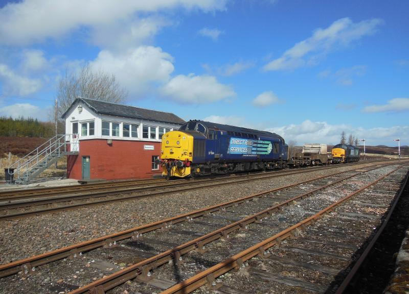 37218 37194 6S99 150413 Dalwhinnie: Photo of 37218 37194 6S99 150413 Dalwhinnie