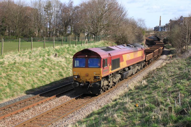 6K02: 66200 on 6K02 10.30 Millerhill to Midcalder Jct passing Peffermill Playing Fields on 20/04/2013 Photo of 6K02