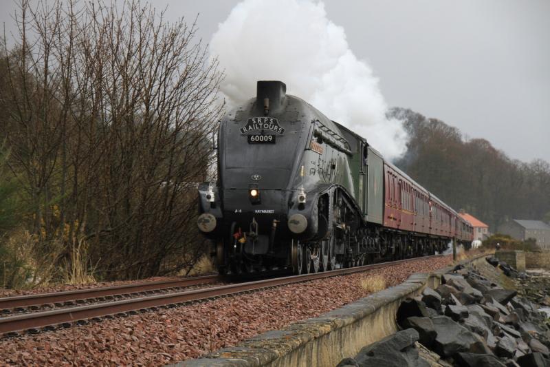 60009 at Culross: 60009 on 1Z29 09.50 Linlithgow to Dalmeny Photo of 60009 at Culross