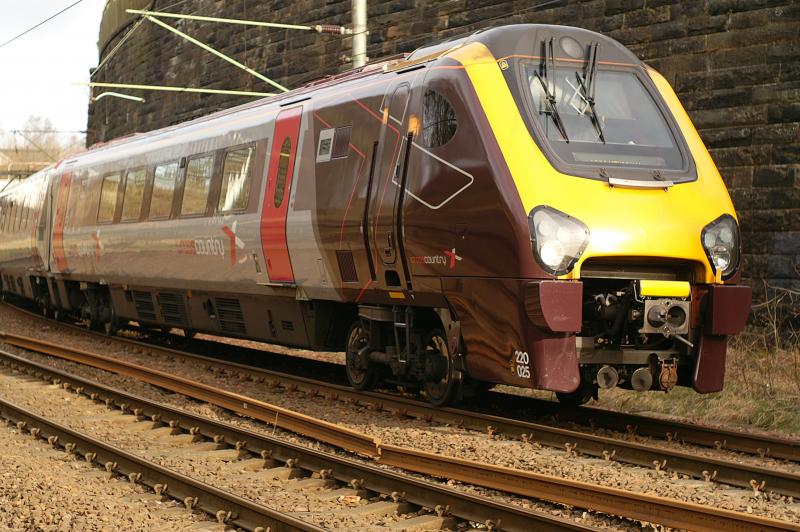 220025: XC through Mt Florida on 10.30 GLC-Bournemouth 24/2/08 Photo of 220025