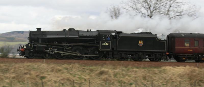 44871 GBVI: 44871 WITH THE TAY IN THE BACKGROUND NEAR ABERNETHY Photo of 44871 GBVI