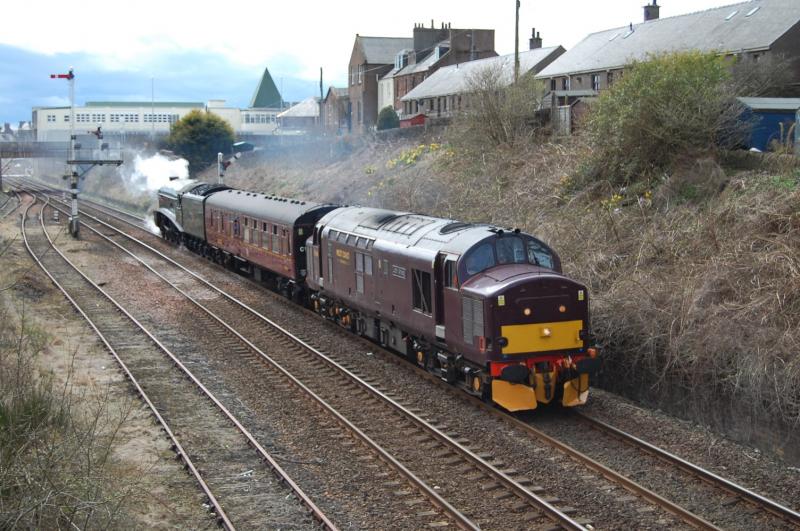37685 & 60009 Arbroath: WCRC 37685 drags 60009 Union of South Africa north to Aberdeen to work the Aberdeen - Edinburgh leg of The Great Britain VI tour later that afternoon. Photo of 37685 & 60009 Arbroath