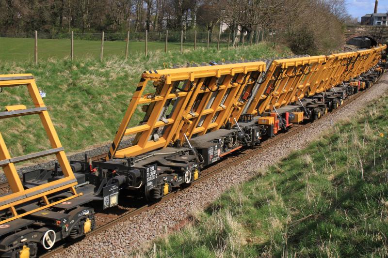 Tilting wagon: Wagon No 9378-007-2 in Millerhill to Kingsknowe train for Midcalder Jct on 27/04/2013 Photo of Tilting wagon
