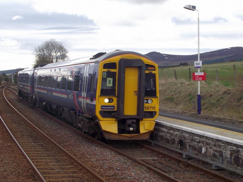 158715 at Insch: 24th April 2013.
Complete with replacement nameplate, 158715 arrives at Insch with 1H29, the 10:14 Aberdeen - Inverness. Photo of 158715 at Insch