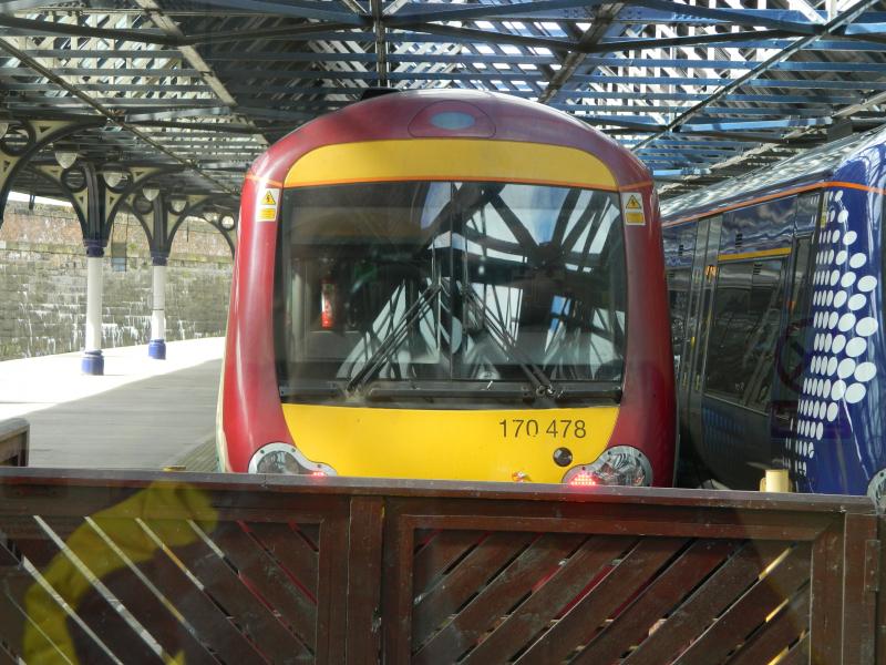 170478.JPG: 170478 at Dundee station Platform 2 on 26-4-13 Photo of 170478.JPG