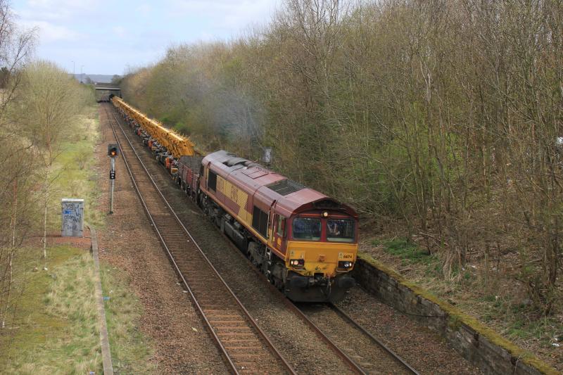 6X13 with 66174: 66174 topn tail with 66102 on 6X13 11.00 Craiglockart to Carlisle NY approaching Niddrie West Jct on 28/04/2013 Photo of 6X13 with 66174