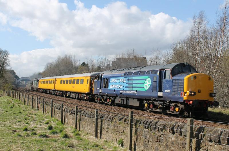 37605_37218_1Q23: 37605 leading 37218 on 1Q23 Inverness to Mossend at Polmont 29/04/13 Photo of 37605_37218_1Q23