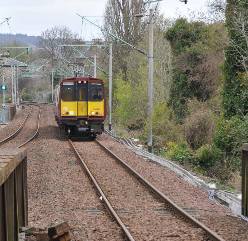 314213 At Pollokshaws East: 314213 Approaching Pollokshaws East station on a service to GC Photo of 314213 At Pollokshaws East