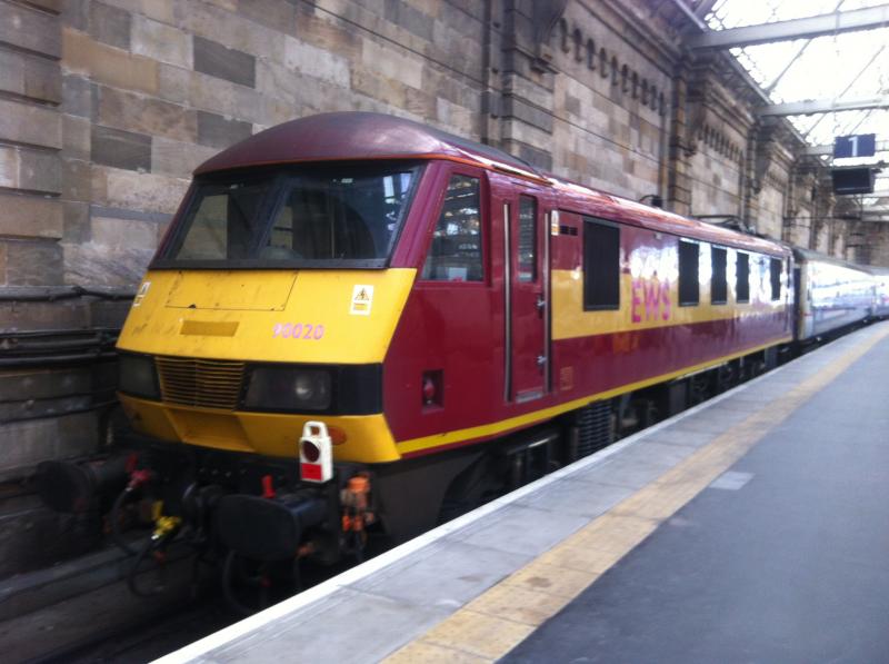 90020 1S26/5S26: 90020 stands at Glasgow Central platform 1 having just arrived with Beds from London. 27/04/13 Photo of 90020 1S26/5S26