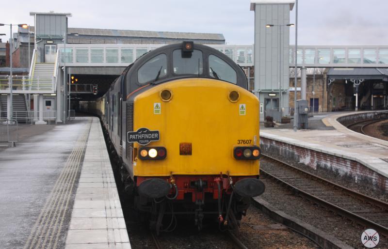 IMG_8523.JPG: 37607 37409 wait for a path south at perth working pitlochry-dumbarton easter highlander 31.03.13. Photo of IMG_8523.JPG