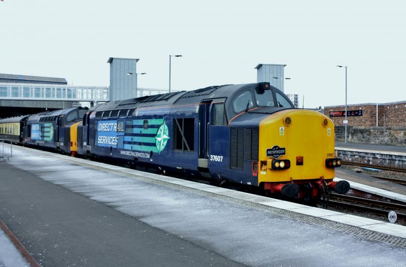 IMG_8529.JPG: 37607 37409 at perth working pitlochry-dumbarton easter highlander 31.03.13. Photo of IMG_8529.JPG