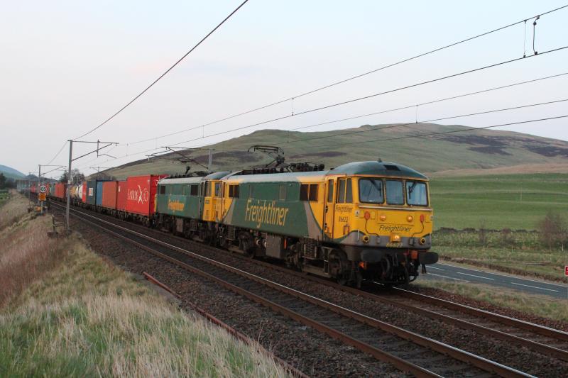 4l81: 86622+604 in fading light passing wandel Photo of 4l81